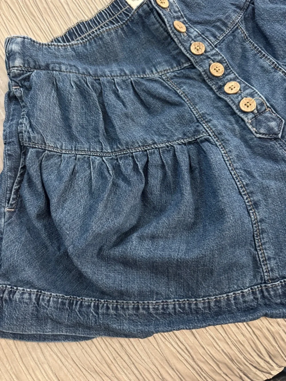 We The Free Blue Denim Button-Front Women's Shorts - Picture 2 of 2